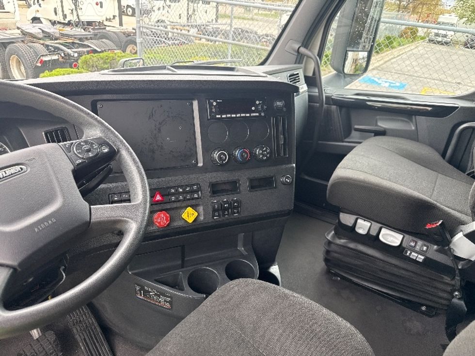 Sleeper Tractor-Heavy Duty Tractors-Freightliner-2024-T12664ST-Salt Lake City-UT-524,984\n\t\tmiles-$ 95,250 - Image 10
