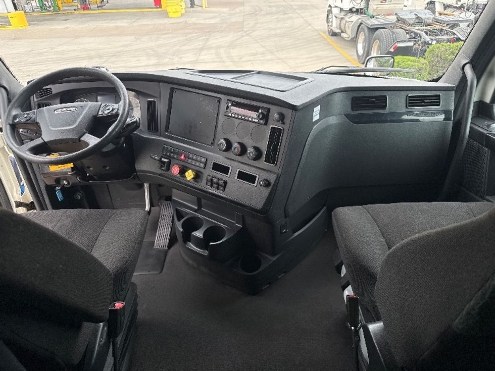 Sleeper Tractor-Heavy Duty Tractors-Freightliner-2024-T12664ST-Salt Lake City-UT-524,984\n\t\tmiles-$ 95,250 - Image 12