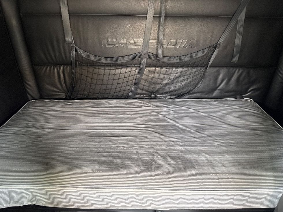 Sleeper Tractor-Heavy Duty Tractors-Freightliner-2024-T12664ST-Salt Lake City-UT-524,984\n\t\tmiles-$ 95,250 - Image 17