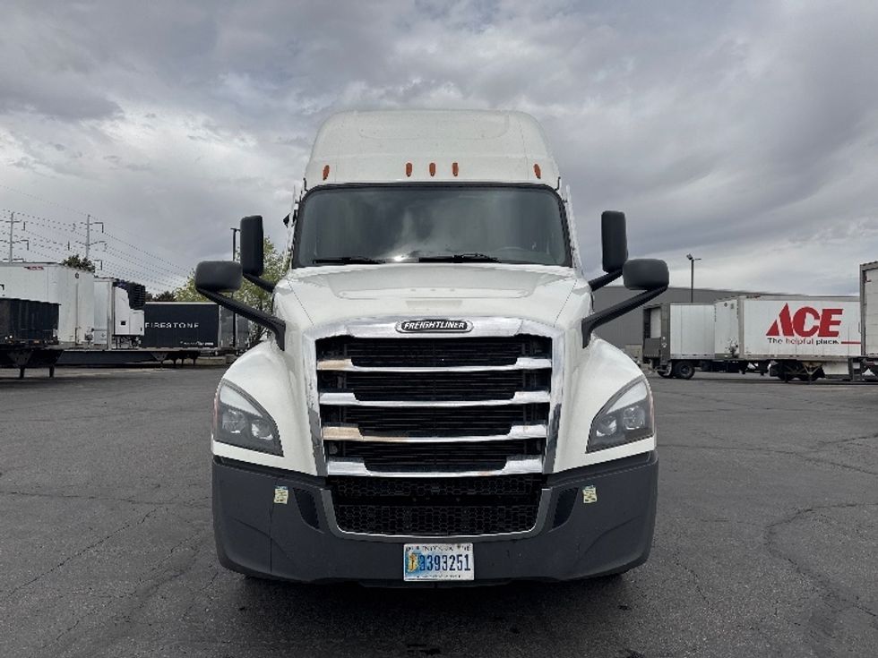 Sleeper Tractor-Heavy Duty Tractors-Freightliner-2024-T12664ST-Salt Lake City-UT-524,984\n\t\tmiles-$ 95,250 - Image 2