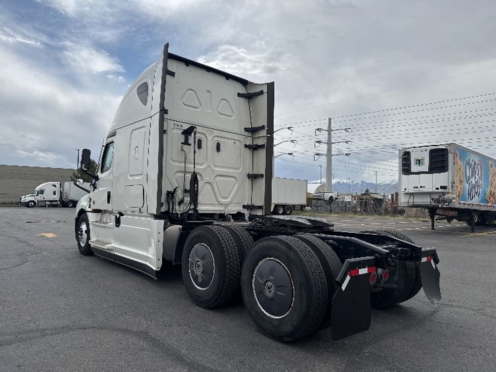 Sleeper Tractor-Heavy Duty Tractors-Freightliner-2024-T12664ST-Salt Lake City-UT-524,984\n\t\tmiles-$ 95,250 - Image 5