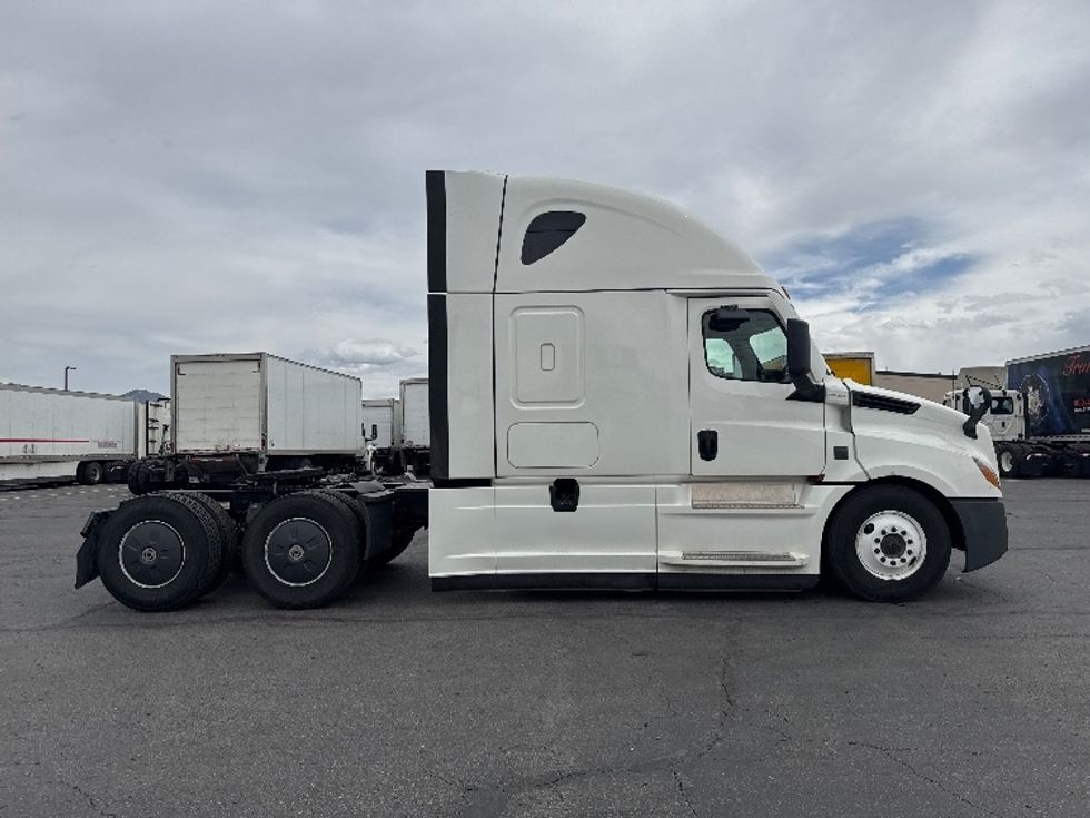 Sleeper Tractor-Heavy Duty Tractors-Freightliner-2024-T12664ST-Salt Lake City-UT-524,984\n\t\tmiles-$ 95,250 - Image 8