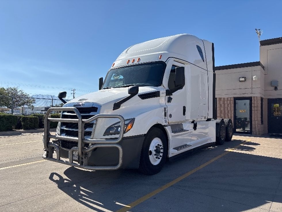 Sleeper Tractor-Heavy Duty Tractors-Freightliner-2024-T12664ST-Salt Lake City-UT-592,937\n\t\tmiles-$ 82,750 - Image 3