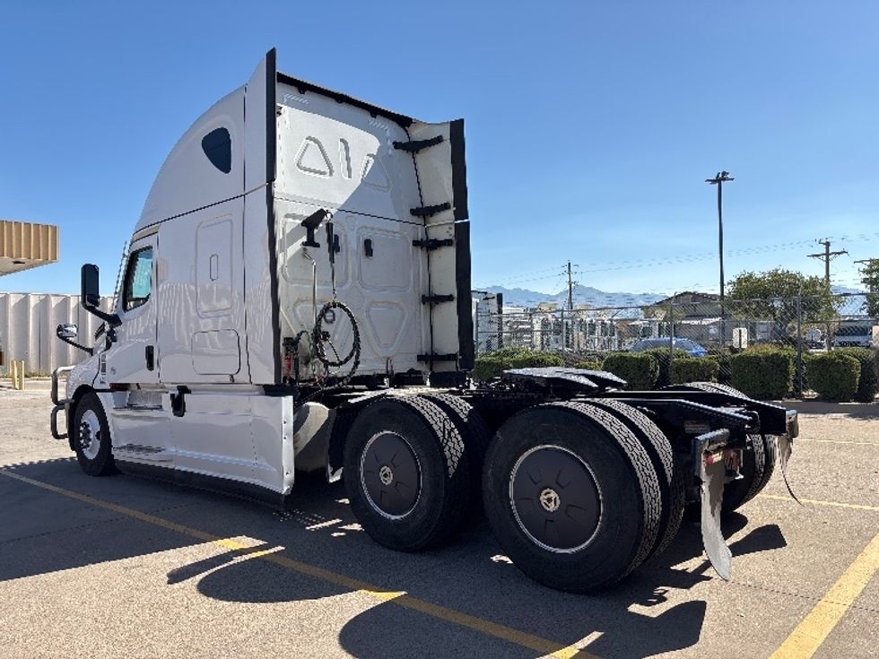Sleeper Tractor-Heavy Duty Tractors-Freightliner-2024-T12664ST-Salt Lake City-UT-592,937\n\t\tmiles-$ 82,750 - Image 5