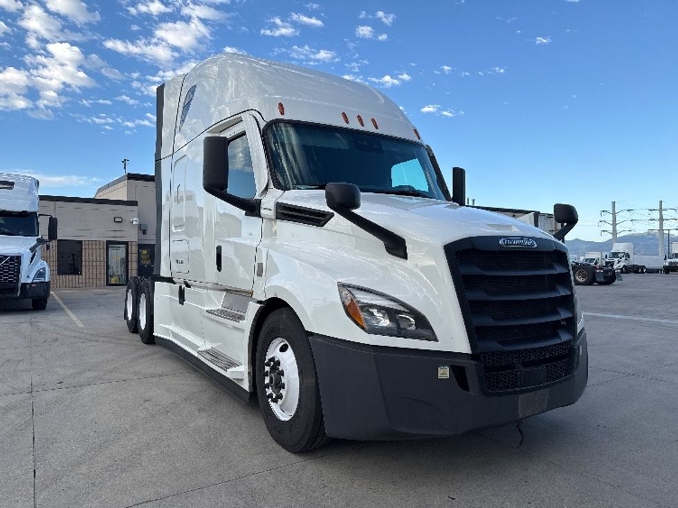 Sleeper Tractor-Heavy Duty Tractors-Freightliner-2024-T12664ST-Salt Lake City-UT-610,985\n\t\tmiles-$ 83,500 - Image 1