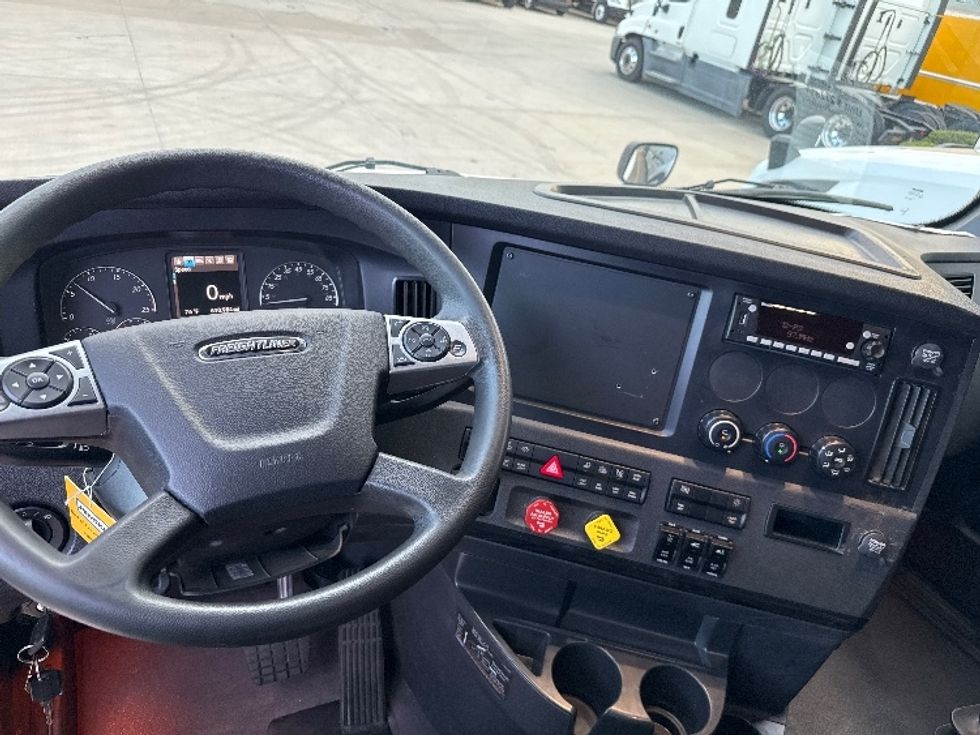 Sleeper Tractor-Heavy Duty Tractors-Freightliner-2024-T12664ST-Salt Lake City-UT-610,985\n\t\tmiles-$ 83,500 - Image 11