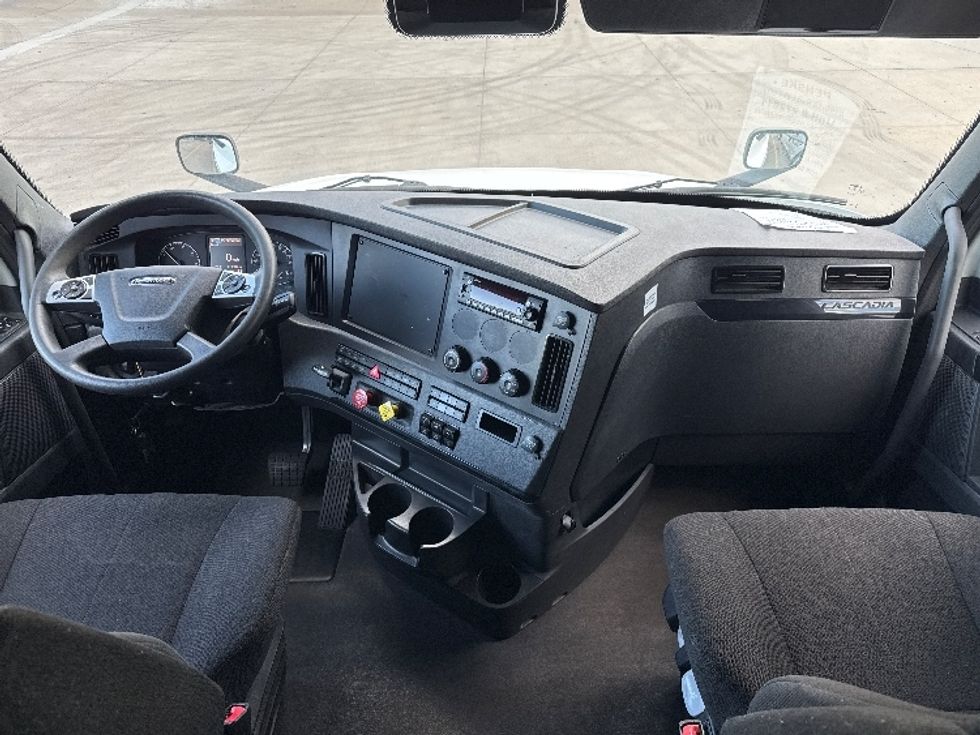 Sleeper Tractor-Heavy Duty Tractors-Freightliner-2024-T12664ST-Salt Lake City-UT-610,985\n\t\tmiles-$ 83,500 - Image 12