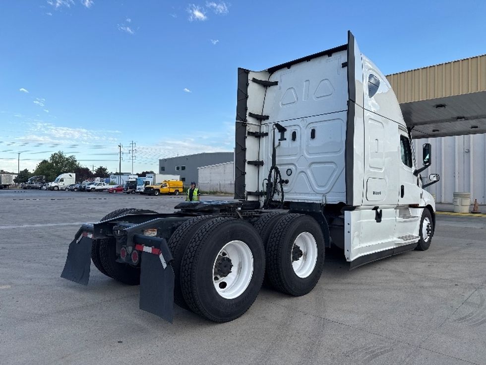 Sleeper Tractor-Heavy Duty Tractors-Freightliner-2024-T12664ST-Salt Lake City-UT-610,985\n\t\tmiles-$ 83,500 - Image 7