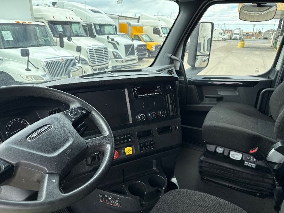Sleeper Tractor-Heavy Duty Tractors-Freightliner-2024-T12664ST-Salt Lake City-UT-628,249\n\t\tmiles-$ 79,000 - Image 10