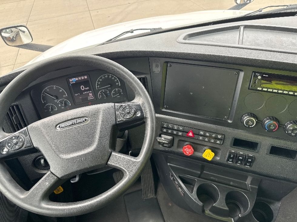 Sleeper Tractor-Heavy Duty Tractors-Freightliner-2024-T12664ST-Salt Lake City-UT-628,249\n\t\tmiles-$ 79,000 - Image 11