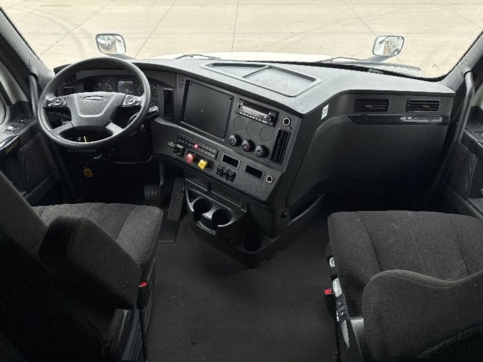 Sleeper Tractor-Heavy Duty Tractors-Freightliner-2024-T12664ST-Salt Lake City-UT-628,249\n\t\tmiles-$ 79,000 - Image 12