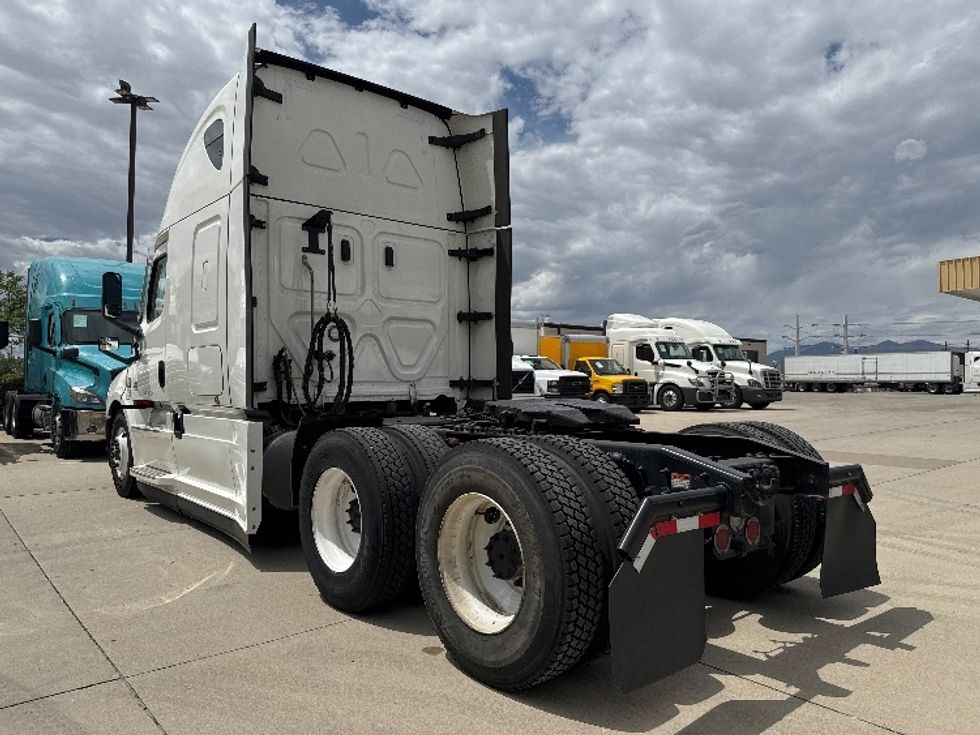 Sleeper Tractor-Heavy Duty Tractors-Freightliner-2024-T12664ST-Salt Lake City-UT-628,249\n\t\tmiles-$ 79,000 - Image 5