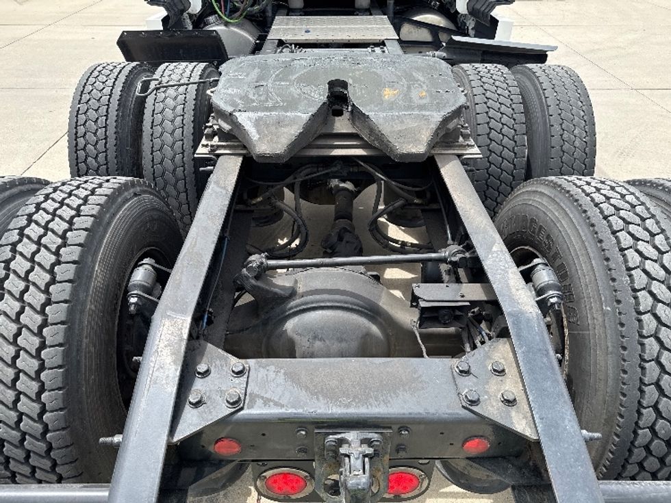 Sleeper Tractor-Heavy Duty Tractors-Freightliner-2024-T12664ST-Salt Lake City-UT-628,249\n\t\tmiles-$ 79,000 - Image 6