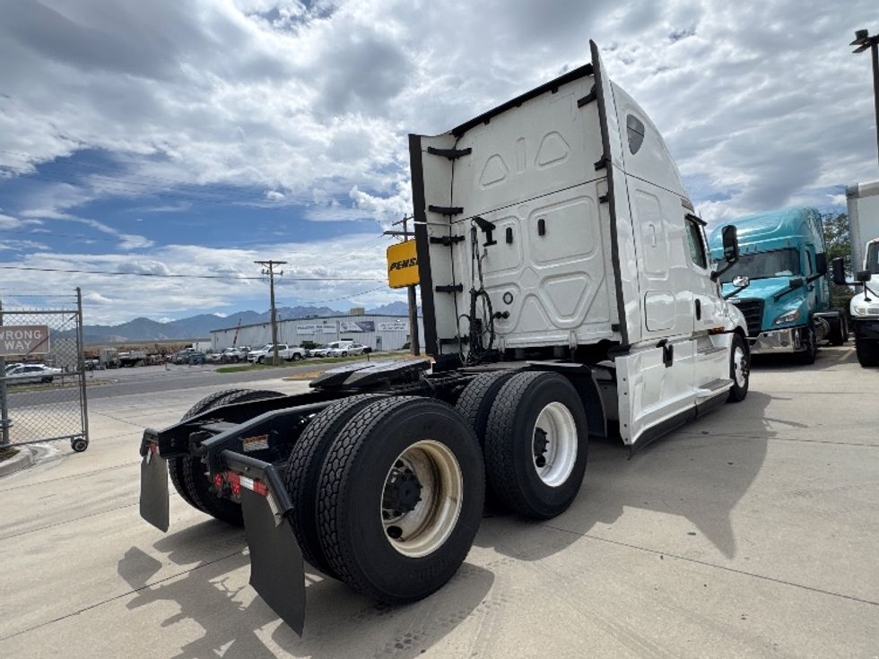Sleeper Tractor-Heavy Duty Tractors-Freightliner-2024-T12664ST-Salt Lake City-UT-628,249\n\t\tmiles-$ 79,000 - Image 7