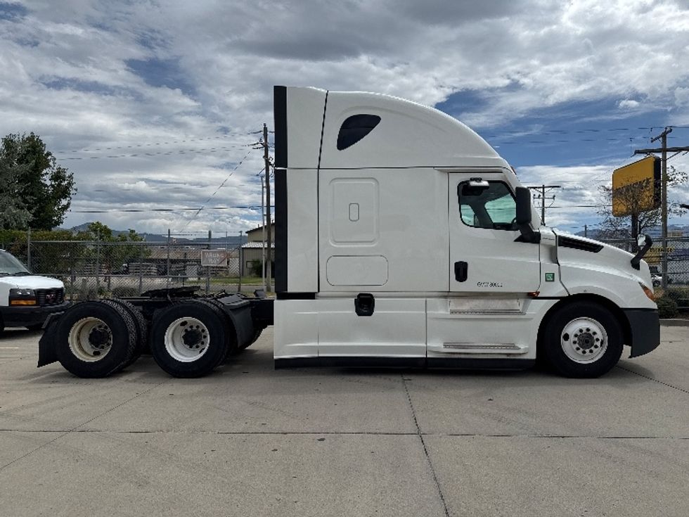 Sleeper Tractor-Heavy Duty Tractors-Freightliner-2024-T12664ST-Salt Lake City-UT-628,249\n\t\tmiles-$ 79,000 - Image 8
