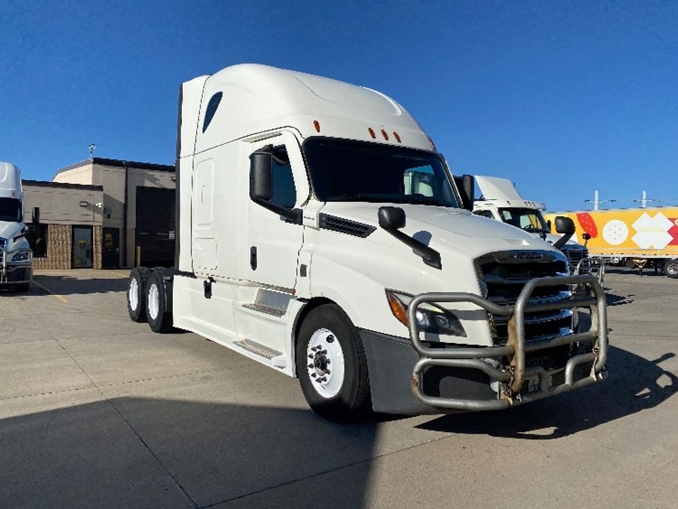 Sleeper Tractor-Heavy Duty Tractors-Freightliner-2024-T12664ST-Salt Lake City-UT-659,134\n\t\tmiles-$ 81,750 - Image 1