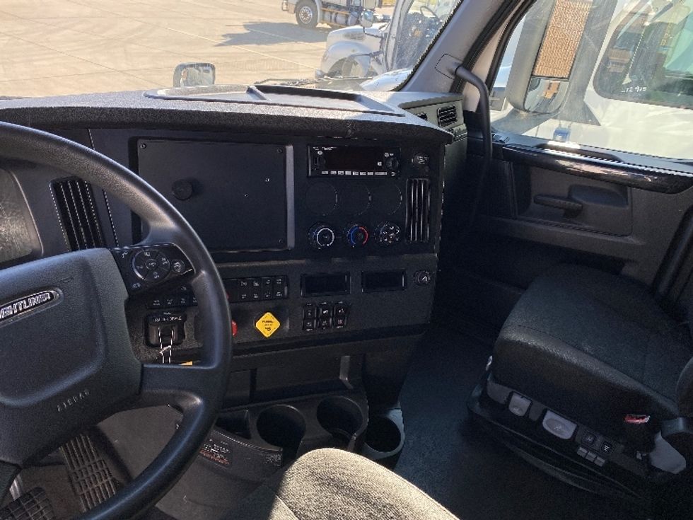 Sleeper Tractor-Heavy Duty Tractors-Freightliner-2024-T12664ST-Salt Lake City-UT-659,134\n\t\tmiles-$ 81,750 - Image 10
