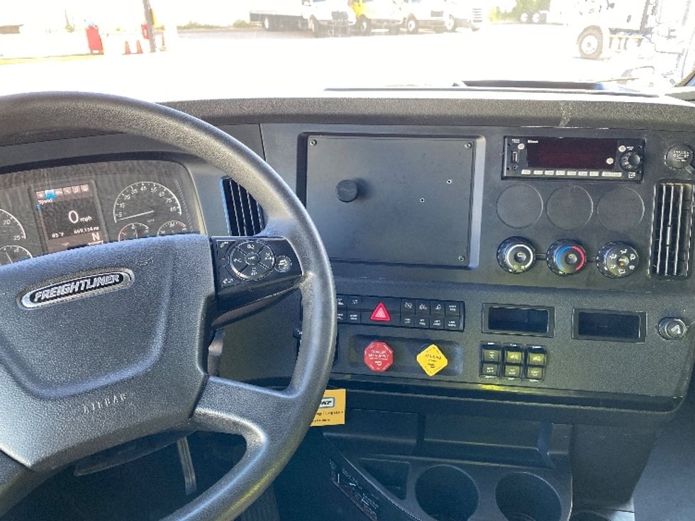 Sleeper Tractor-Heavy Duty Tractors-Freightliner-2024-T12664ST-Salt Lake City-UT-659,134\n\t\tmiles-$ 81,750 - Image 11