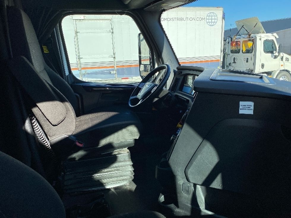 Sleeper Tractor-Heavy Duty Tractors-Freightliner-2024-T12664ST-Salt Lake City-UT-659,134\n\t\tmiles-$ 81,750 - Image 15