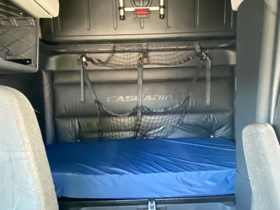 Sleeper Tractor-Heavy Duty Tractors-Freightliner-2024-T12664ST-Salt Lake City-UT-659,134\n\t\tmiles-$ 81,750 - Image 16