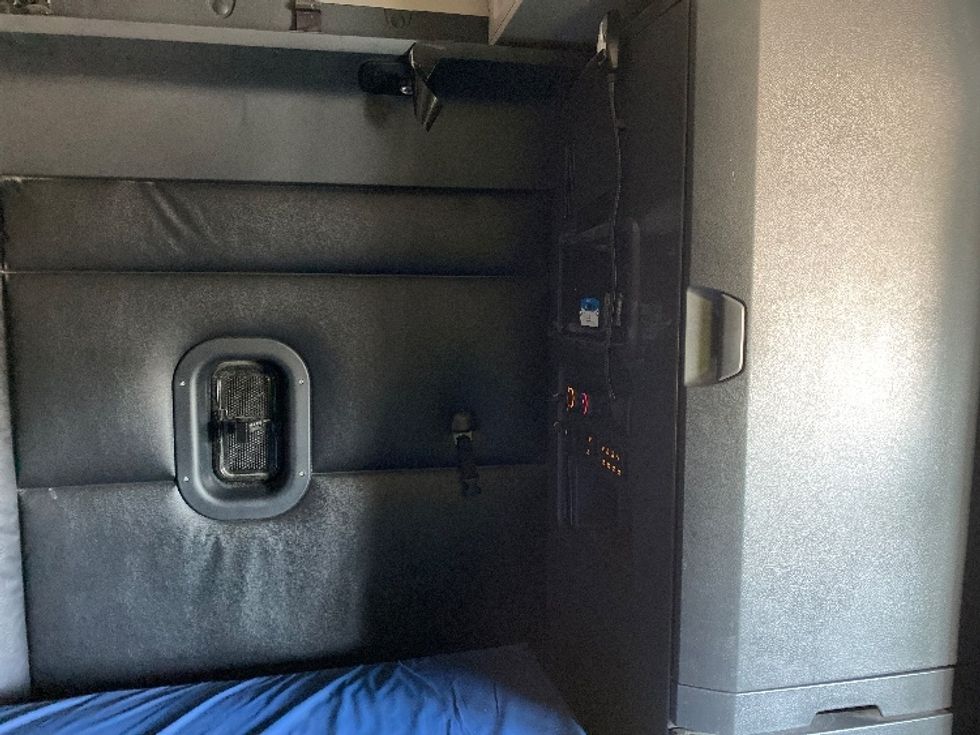 Sleeper Tractor-Heavy Duty Tractors-Freightliner-2024-T12664ST-Salt Lake City-UT-659,134\n\t\tmiles-$ 81,750 - Image 18