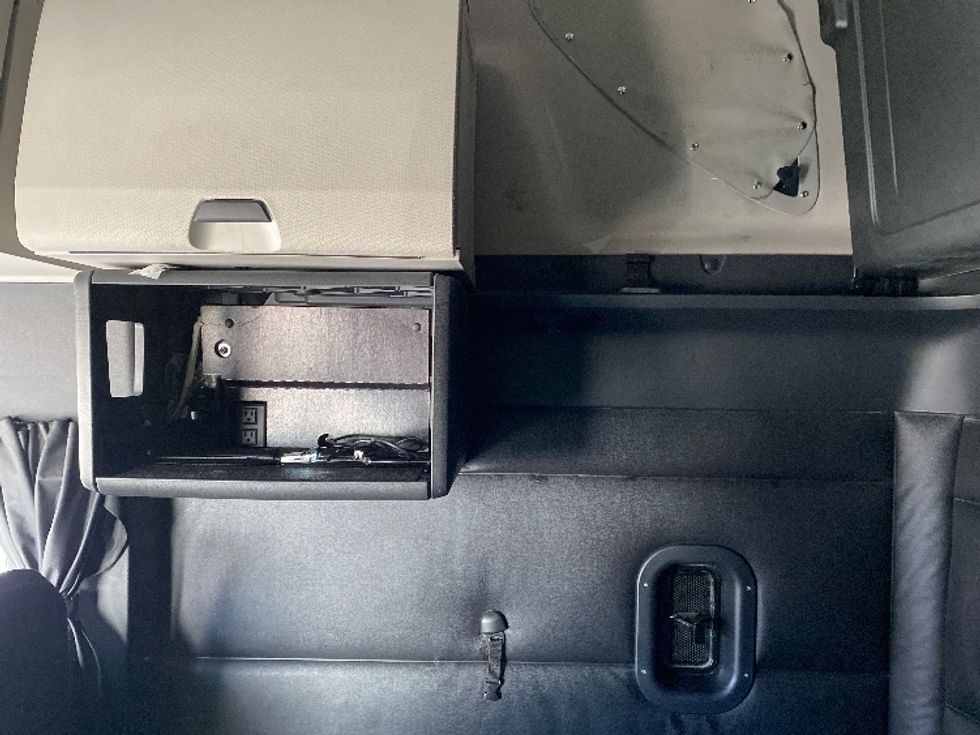 Sleeper Tractor-Heavy Duty Tractors-Freightliner-2024-T12664ST-Salt Lake City-UT-659,134\n\t\tmiles-$ 81,750 - Image 19