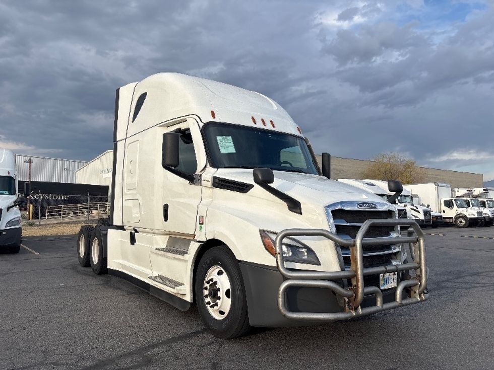 Sleeper Tractor-Heavy Duty Tractors-Freightliner-2024-T12664ST-Salt Lake City-UT-824,840\n\t\tmiles-$ 57,500 - Image 1