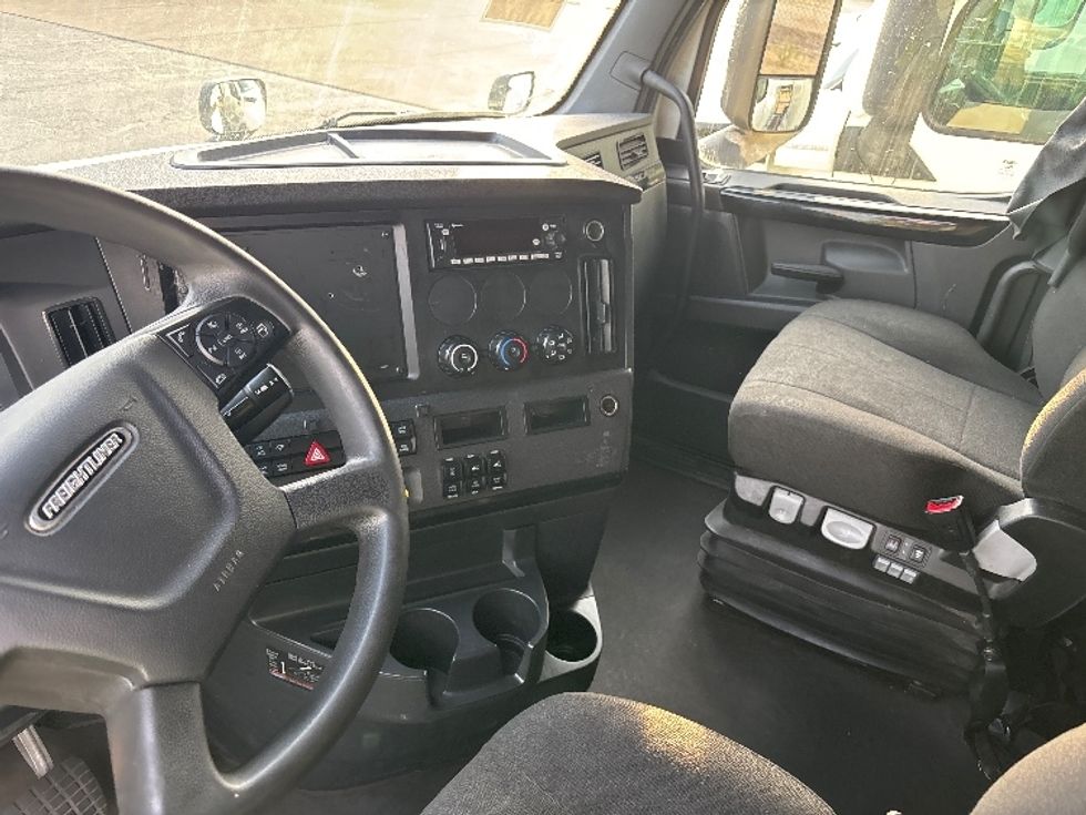 Sleeper Tractor-Heavy Duty Tractors-Freightliner-2024-T12664ST-Salt Lake City-UT-824,840\n\t\tmiles-$ 57,500 - Image 10