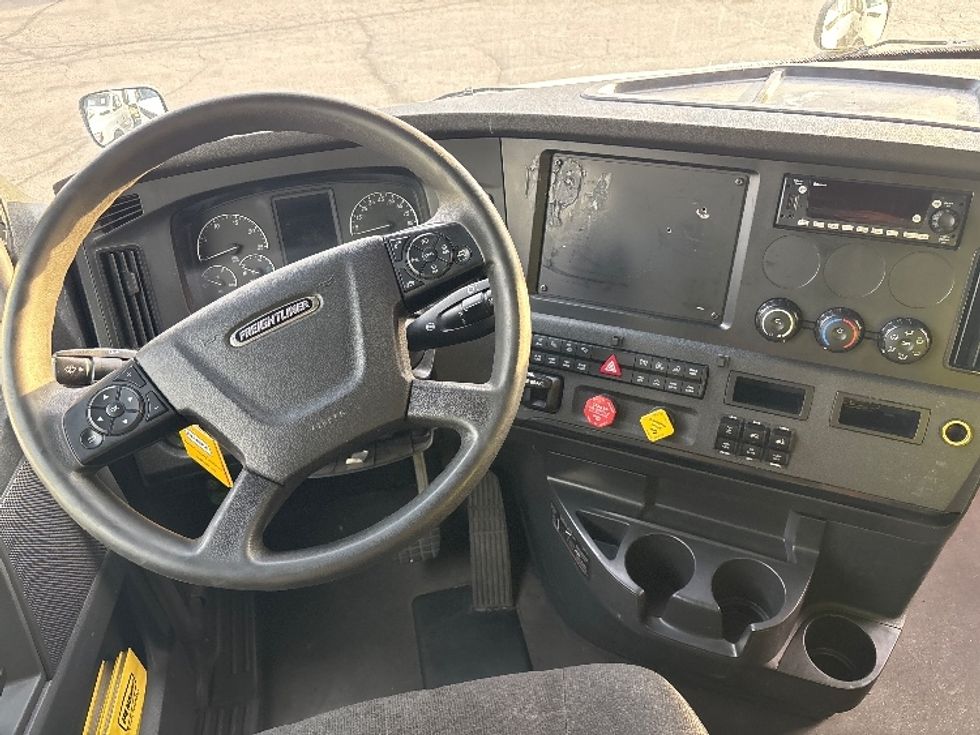 Sleeper Tractor-Heavy Duty Tractors-Freightliner-2024-T12664ST-Salt Lake City-UT-824,840\n\t\tmiles-$ 57,500 - Image 11