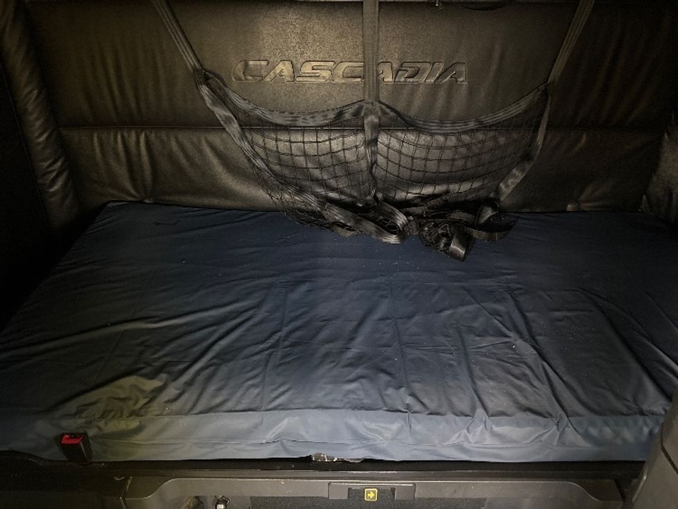 Sleeper Tractor-Heavy Duty Tractors-Freightliner-2024-T12664ST-Salt Lake City-UT-824,840\n\t\tmiles-$ 57,500 - Image 17