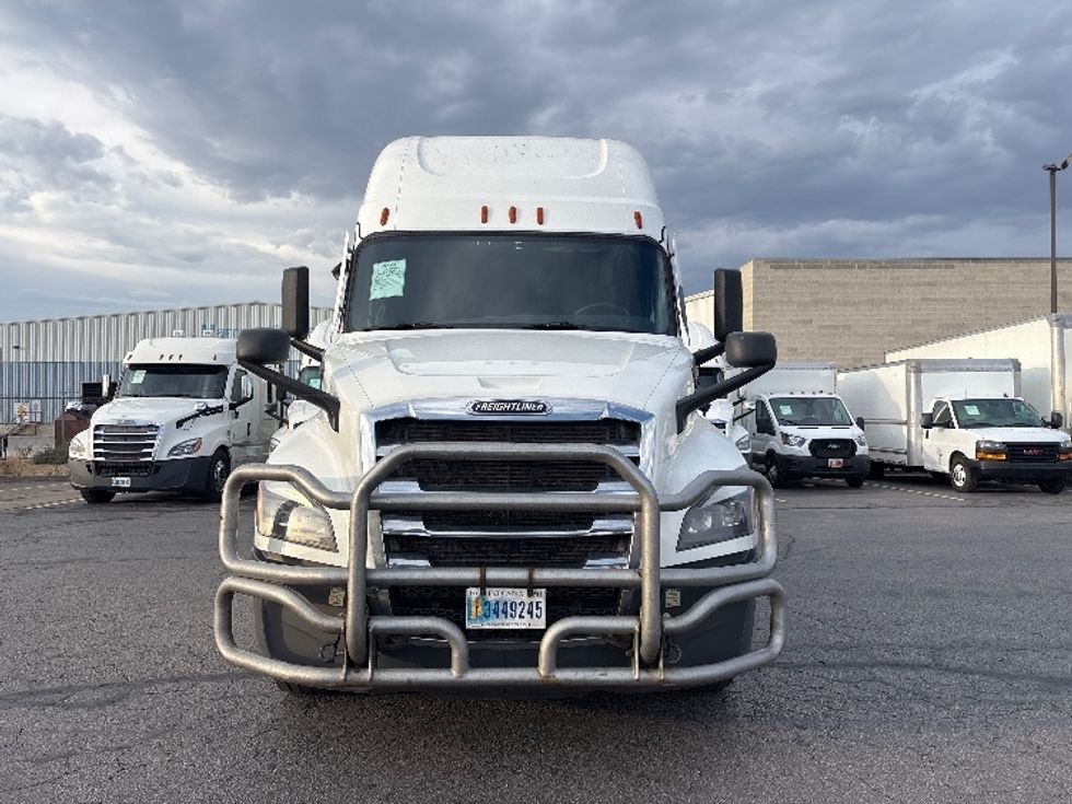 Sleeper Tractor-Heavy Duty Tractors-Freightliner-2024-T12664ST-Salt Lake City-UT-824,840\n\t\tmiles-$ 57,500 - Image 2