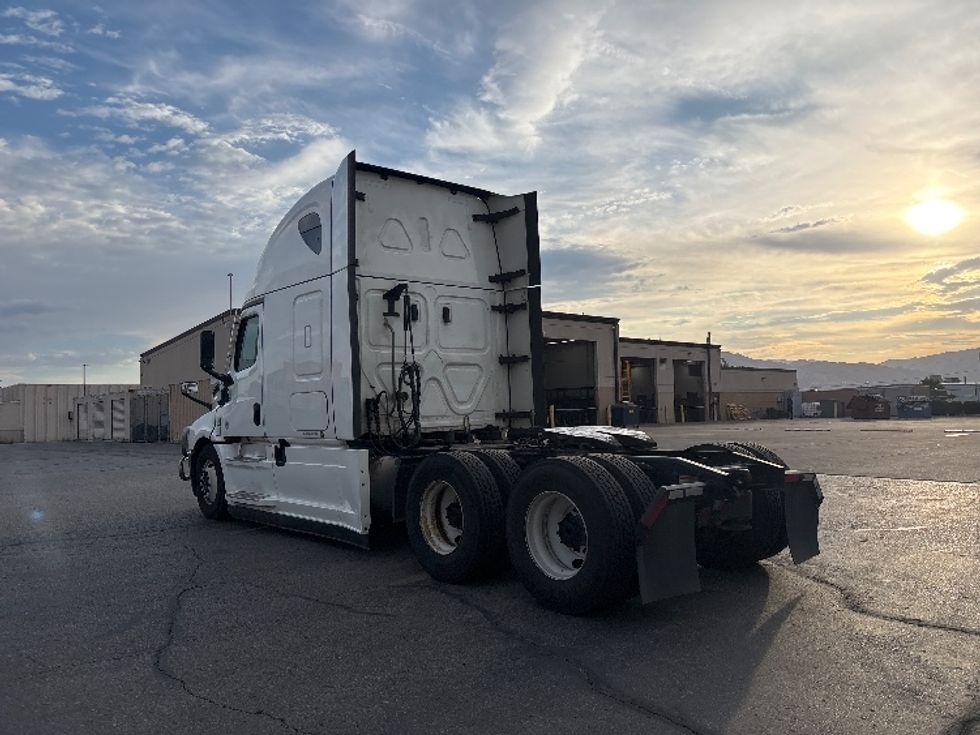 Sleeper Tractor-Heavy Duty Tractors-Freightliner-2024-T12664ST-Salt Lake City-UT-824,840\n\t\tmiles-$ 57,500 - Image 5