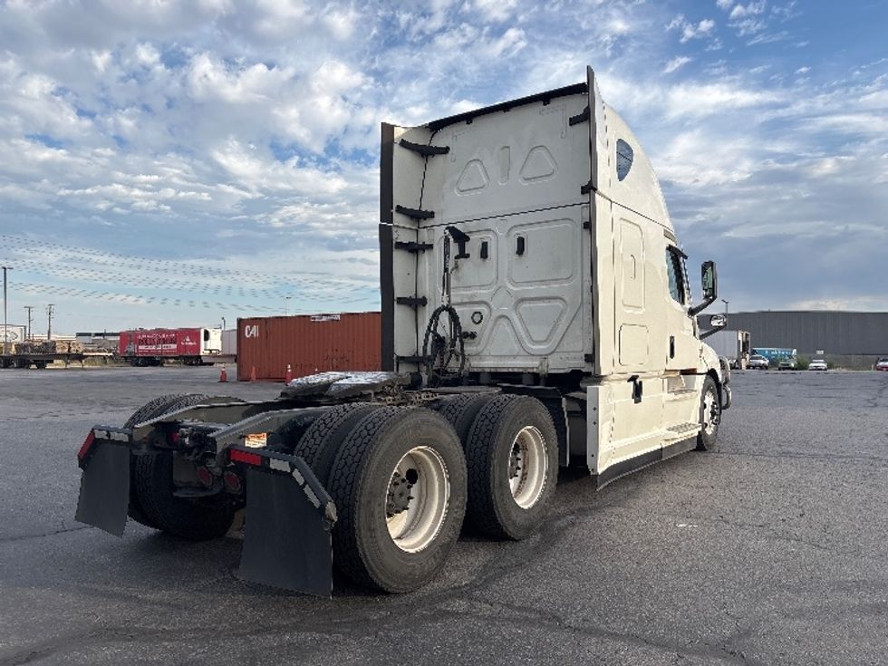 Sleeper Tractor-Heavy Duty Tractors-Freightliner-2024-T12664ST-Salt Lake City-UT-824,840\n\t\tmiles-$ 57,500 - Image 7