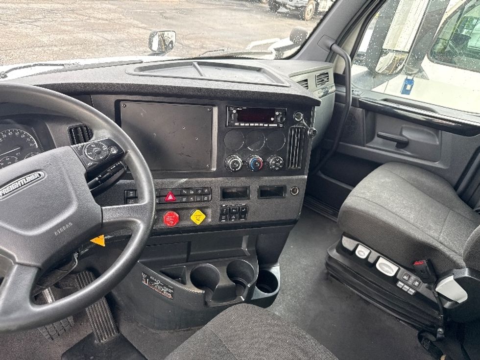 Sleeper Tractor-Heavy Duty Tractors-Freightliner-2024-T12664ST-Salt Lake City-UT-885,017\n\t\tmiles-$ 54,000 - Image 10