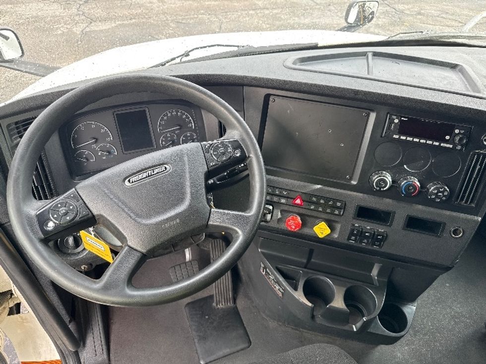 Sleeper Tractor-Heavy Duty Tractors-Freightliner-2024-T12664ST-Salt Lake City-UT-885,017\n\t\tmiles-$ 54,000 - Image 11