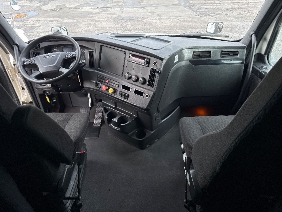 Sleeper Tractor-Heavy Duty Tractors-Freightliner-2024-T12664ST-Salt Lake City-UT-885,017\n\t\tmiles-$ 54,000 - Image 12