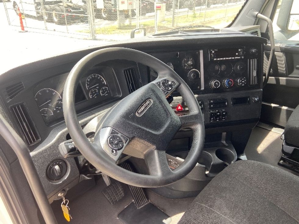 Sleeper Tractor-Heavy Duty Tractors-Freightliner-2024-T12664ST-San Antonio-TX-619,569\n\t\tmiles-$ 70,750 - Image 10