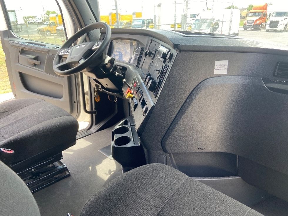 Sleeper Tractor-Heavy Duty Tractors-Freightliner-2024-T12664ST-San Antonio-TX-619,569\n\t\tmiles-$ 70,750 - Image 15