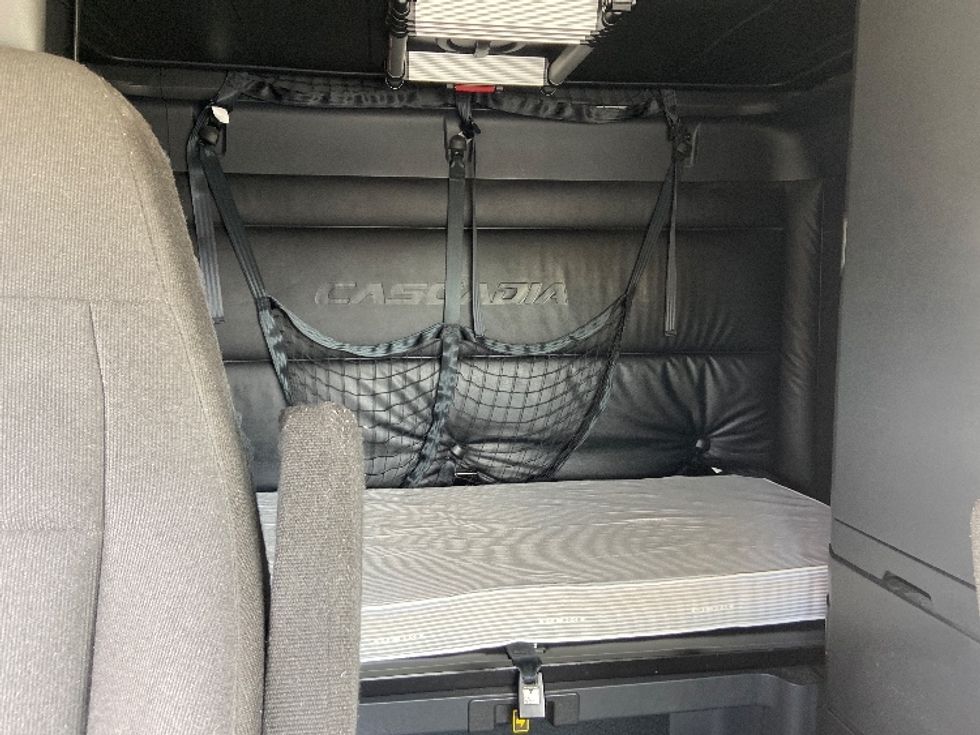 Sleeper Tractor-Heavy Duty Tractors-Freightliner-2024-T12664ST-San Antonio-TX-619,569\n\t\tmiles-$ 70,750 - Image 16