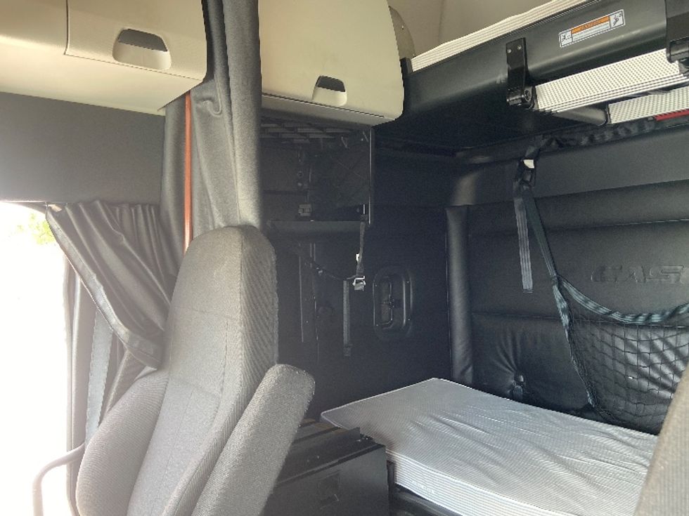 Sleeper Tractor-Heavy Duty Tractors-Freightliner-2024-T12664ST-San Antonio-TX-619,569\n\t\tmiles-$ 70,750 - Image 19