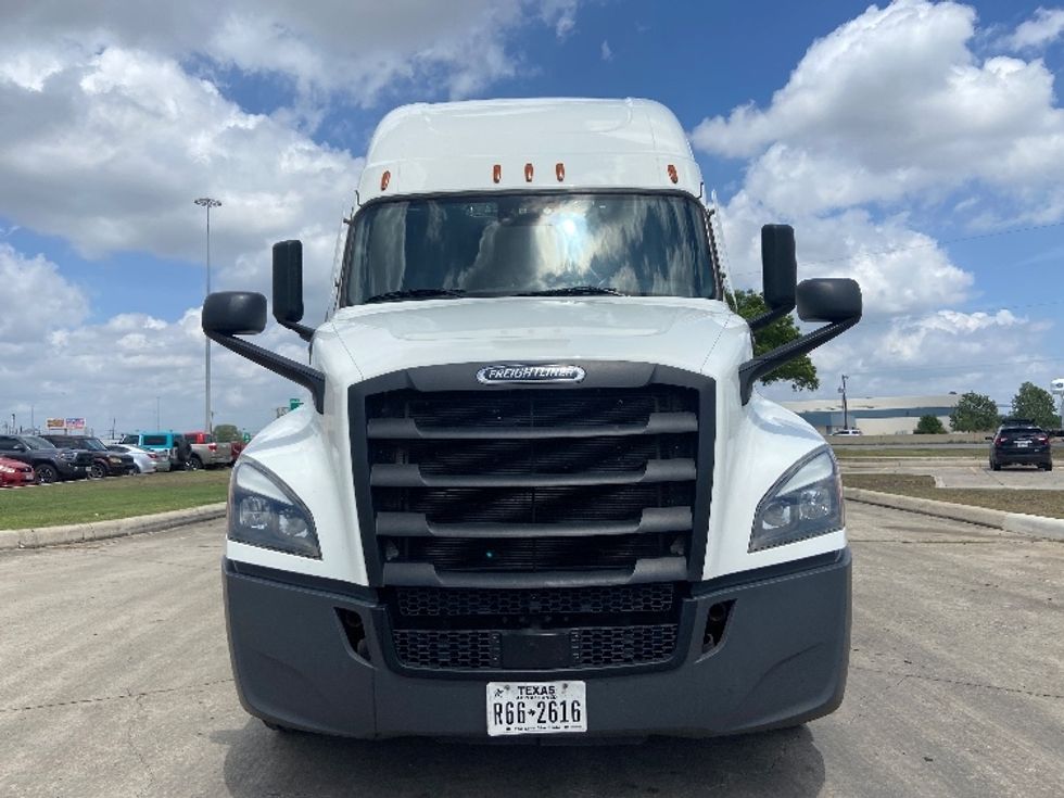 Sleeper Tractor-Heavy Duty Tractors-Freightliner-2024-T12664ST-San Antonio-TX-619,569\n\t\tmiles-$ 70,750 - Image 2