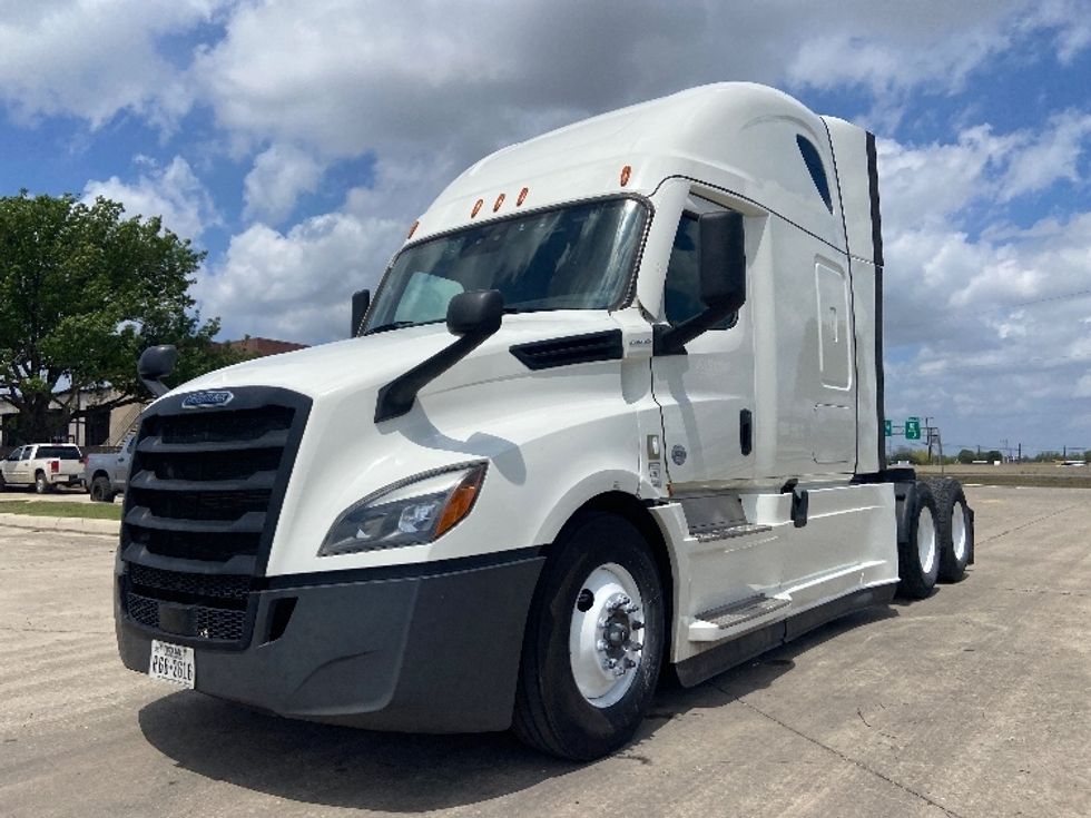 Sleeper Tractor-Heavy Duty Tractors-Freightliner-2024-T12664ST-San Antonio-TX-619,569\n\t\tmiles-$ 70,750 - Image 3