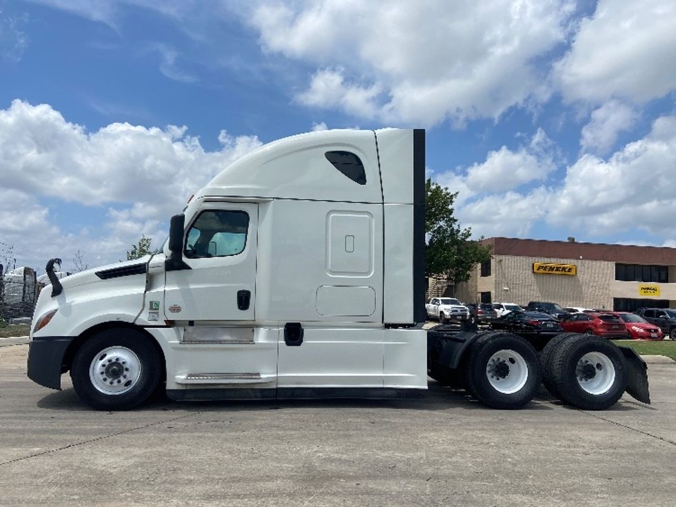 Sleeper Tractor-Heavy Duty Tractors-Freightliner-2024-T12664ST-San Antonio-TX-619,569\n\t\tmiles-$ 70,750 - Image 4