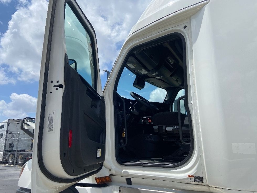 Sleeper Tractor-Heavy Duty Tractors-Freightliner-2024-T12664ST-San Antonio-TX-619,569\n\t\tmiles-$ 70,750 - Image 9