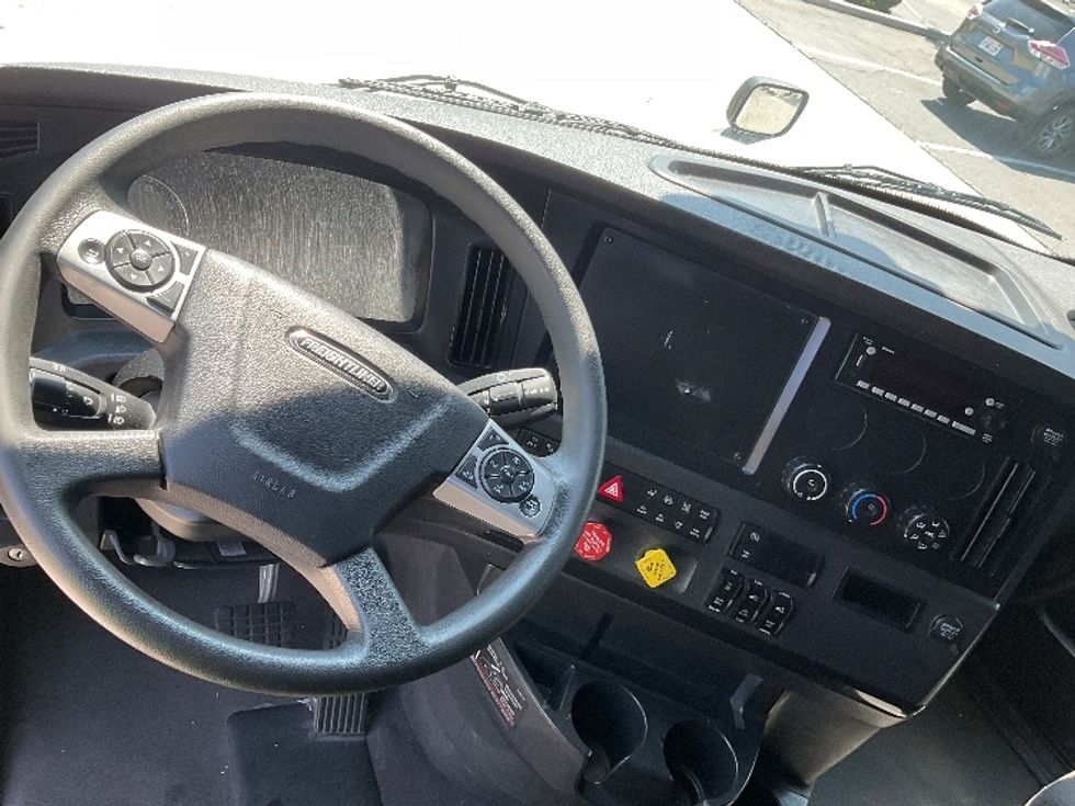 Sleeper Tractor-Heavy Duty Tractors-Freightliner-2024-T12664ST-Torrance-CA-617,816\n\t\tmiles-$ 83,500 - Image 11