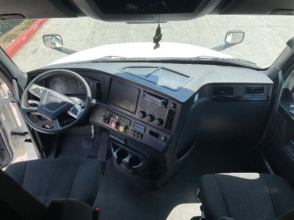Sleeper Tractor-Heavy Duty Tractors-Freightliner-2024-T12664ST-Torrance-CA-617,816\n\t\tmiles-$ 83,500 - Image 12