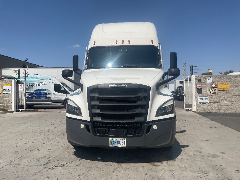 2024 Freightliner Cascadia 126" Sleeper Cab photo 2