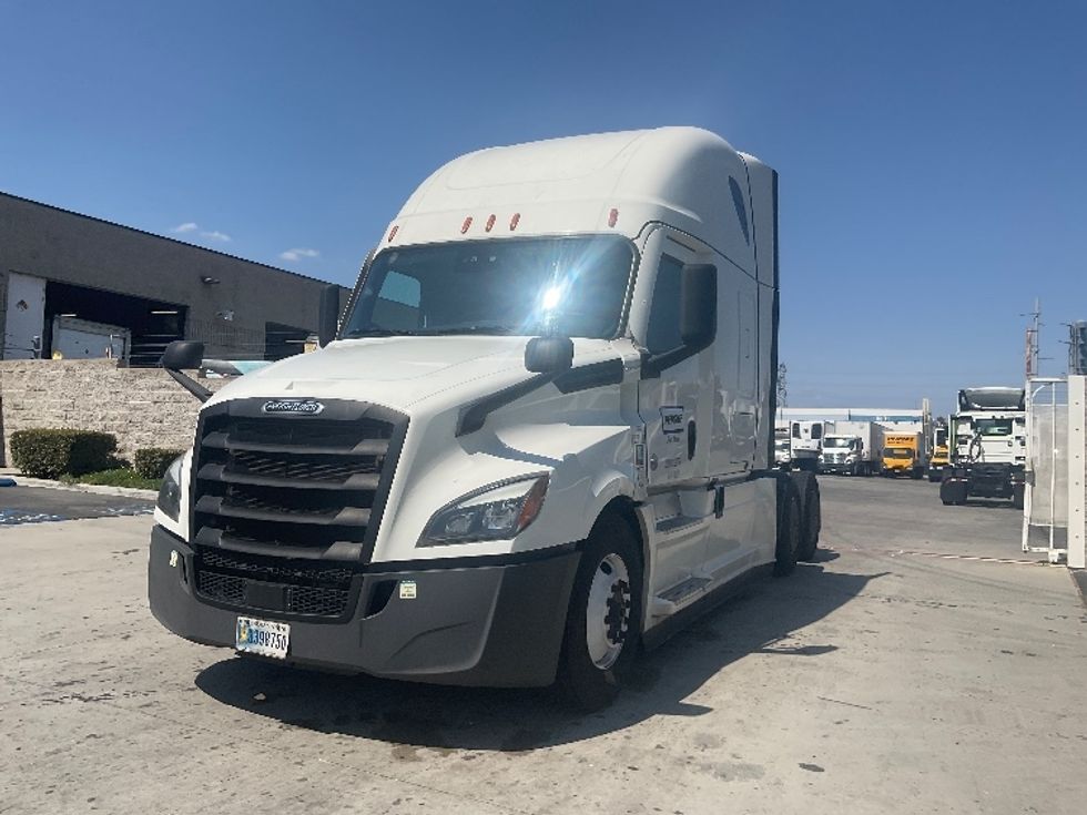 2024 Freightliner Cascadia 126" Sleeper Cab photo 3