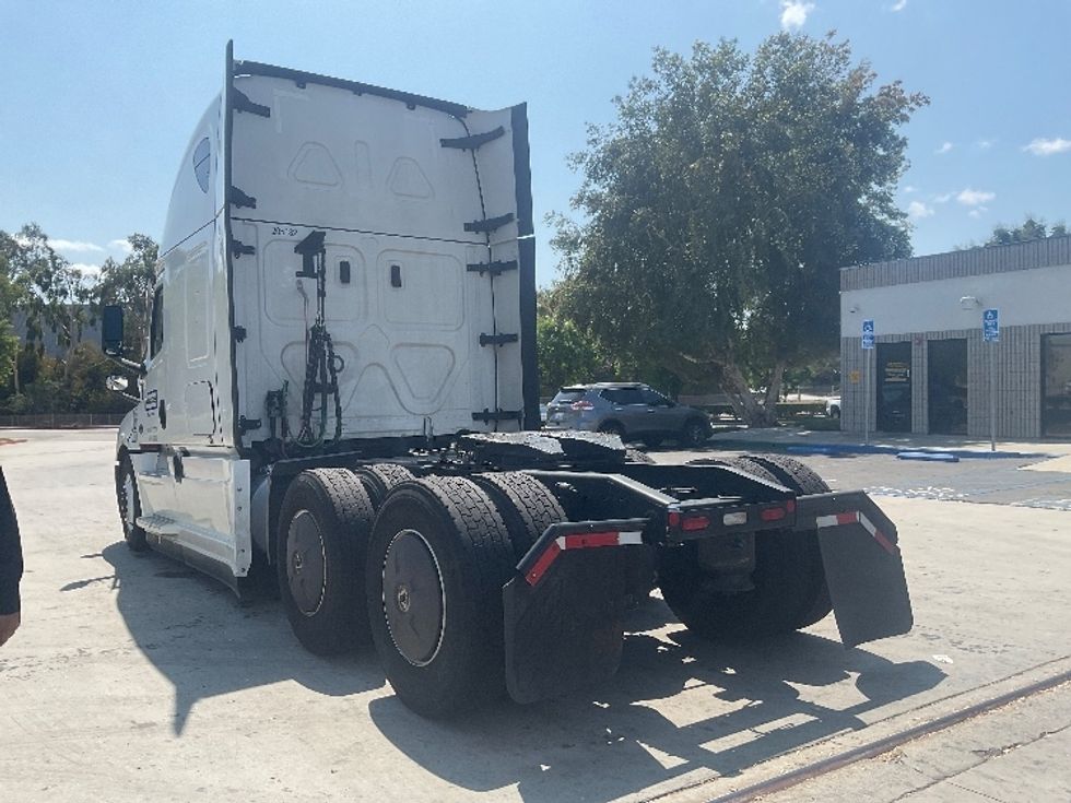 Sleeper Tractor-Heavy Duty Tractors-Freightliner-2024-T12664ST-Torrance-CA-617,816\n\t\tmiles-$ 83,500 - Image 5