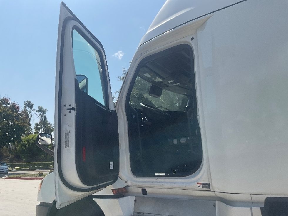 Sleeper Tractor-Heavy Duty Tractors-Freightliner-2024-T12664ST-Torrance-CA-617,816\n\t\tmiles-$ 83,500 - Image 9